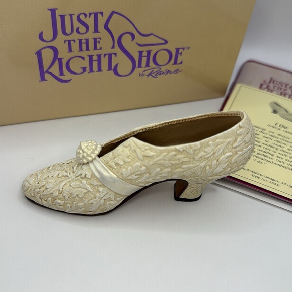 Just The Right Shoe by Raine “I Do” Circa 1990 Item 25031 Ivory Leaf Relief - Picture 3 of 12